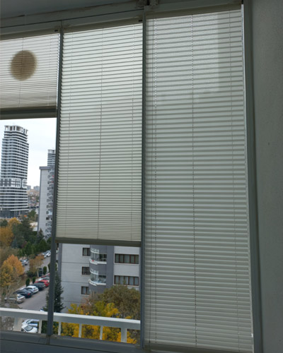Cam balkon için plicell perde